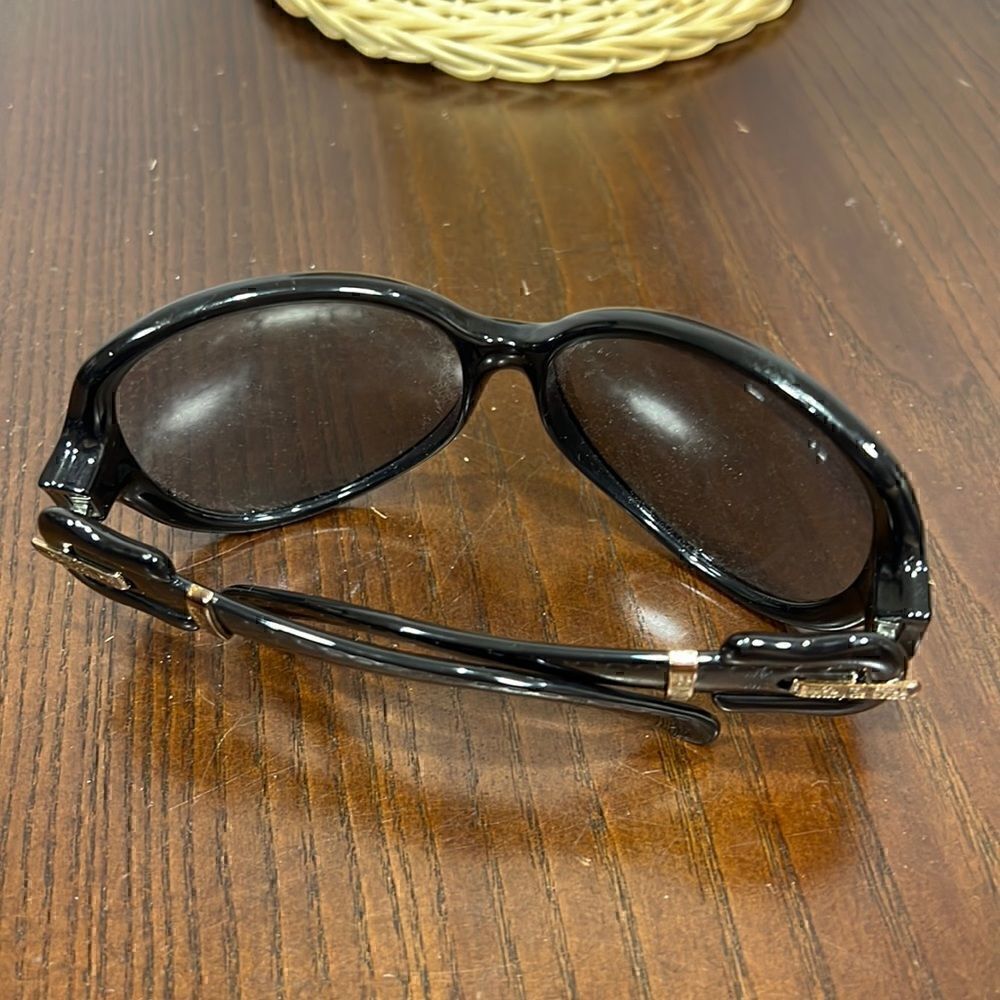 FENDI Buckle Tinted Sunglasses Guc - Picture 17 of 17